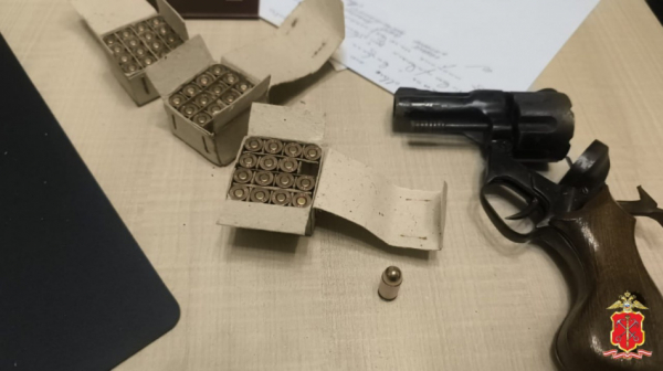 В Парголово у пенсионера нашли револьвер ручной сборки и боеприпасы