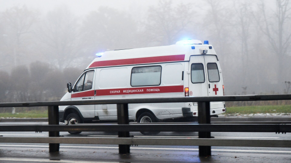 В Петербурге мужчина избил оказывавшего ему помощь фельдшера скорой и скрылся