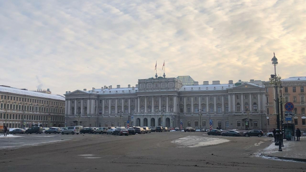 В Заксобрании определили изменения в законе о смене сезонов в Петербурге В Заксобрании определили изменения в законе о смене сезонов в Петербурге