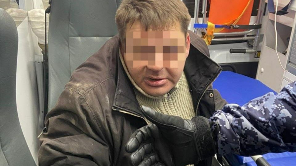 В Петербурге задержали нетрезвого пациента, ударившего в лицо медработницу в автомобиле «скорой» В Петербурге задержали нетрезвого пациента, ударившего в лицо медработницу в автомобиле «скорой»