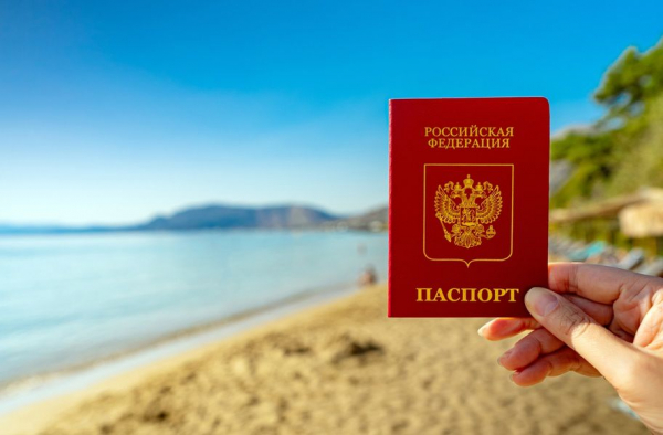 Российский паспорт вернул позиции в мировом рейтинге безвизовых поездок Российский паспорт вернул позиции в мировом рейтинге безвизовых поездок