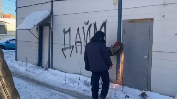 На нечетной стороне Дальневосточного начали снос нелегальных построек На нечетной стороне Дальневосточного начали снос нелегальных построек