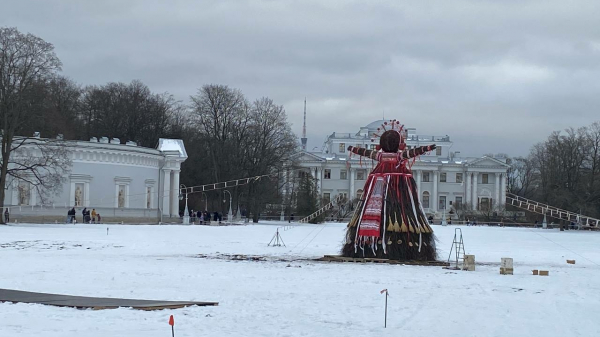 Очередь на Масленицу в Петропавловской крепости начиналась от «Горьковской» Очередь на Масленицу в Петропавловской крепости начиналась от «Горьковской»