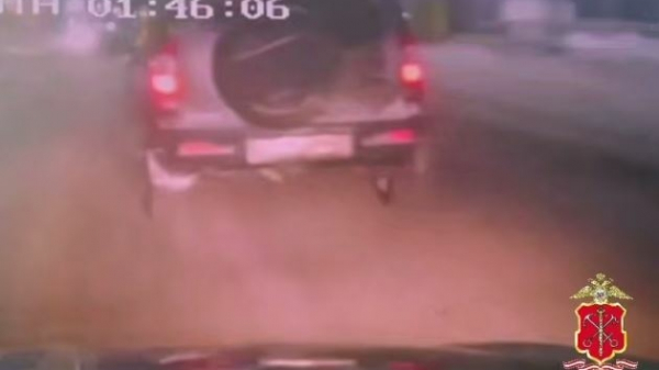 Гонявший по Тихвину пьяный лихач остановился только после выстрелов Гонявший по Тихвину пьяный лихач остановился только после выстрелов