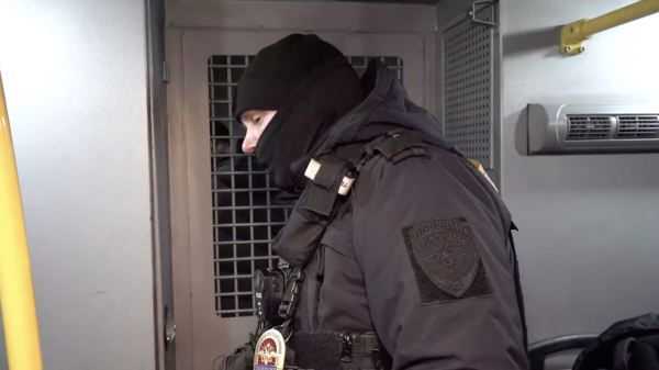 Квадрокоптеры и собаки помогли полиции найти на стройках Московского района 40 нелегалов Квадрокоптеры и собаки помогли полиции найти на стройках Московского района 40 нелегалов