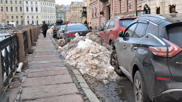В Петербурге не хватает мест для вывоза снега с городских улиц В Петербурге не хватает мест для вывоза снега с городских улиц