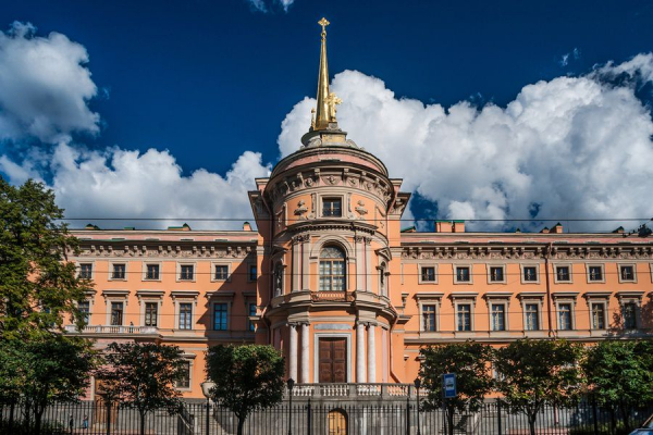 Санкт-Петербург VS Москва: гид по двум столицам, где не нужно выбирать любимчика Санкт-Петербург VS Москва: гид по двум столицам, где не нужно выбирать любимчика