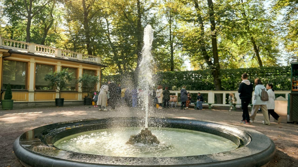 Петербуржцам и гостям города вновь открыт вход в Летний сад