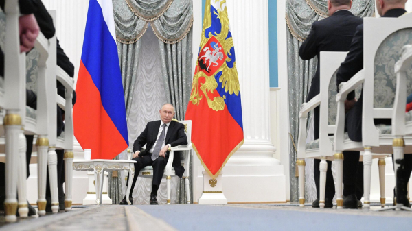 Путин пообещал во время ПМЭФ посмотреть самолет Ил-114-300 Путин пообещал во время ПМЭФ посмотреть самолет Ил-114-300