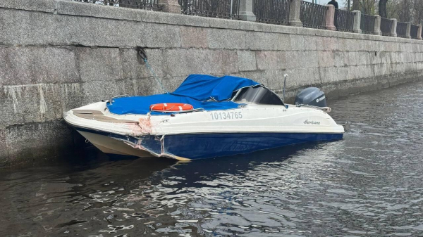 СК проводит проверку после столкновения катера с опорой моста в Петербурге СК проводит проверку после столкновения катера с опорой моста в Петербурге