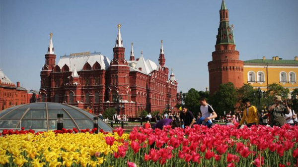 Россияне на майские праздники выбирают поехать в Петербург, Москву и Подмосковье Россияне на майские праздники выбирают поехать в Петербург, Москву и Подмосковье
