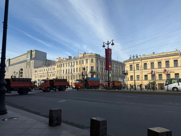 Ранним утром петербуржцы столкнулись с перекрытием дорог из-за Дня Победы Ранним утром петербуржцы столкнулись с перекрытием дорог из-за Дня Победы