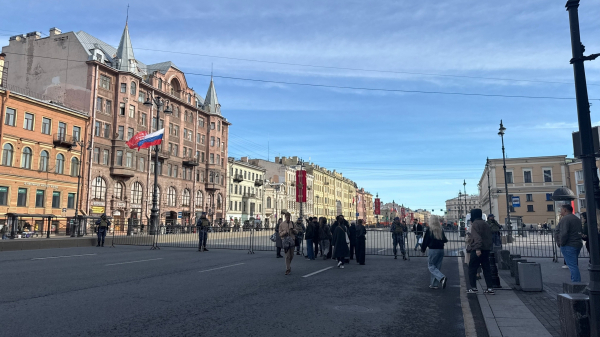 Ранним утром петербуржцы столкнулись с перекрытием дорог из-за Дня Победы Ранним утром петербуржцы столкнулись с перекрытием дорог из-за Дня Победы